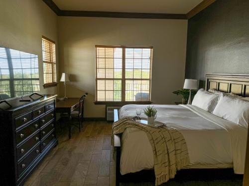 202_w_single_roomlre_03-6693