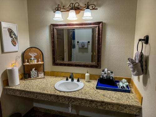 202_w_single_roomlre_04-6702