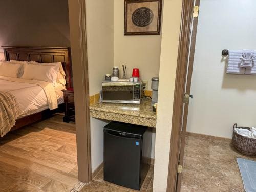 202_w_single_roomlre_05-6704