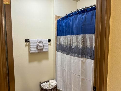 202_w_single_roomlre_07-6708